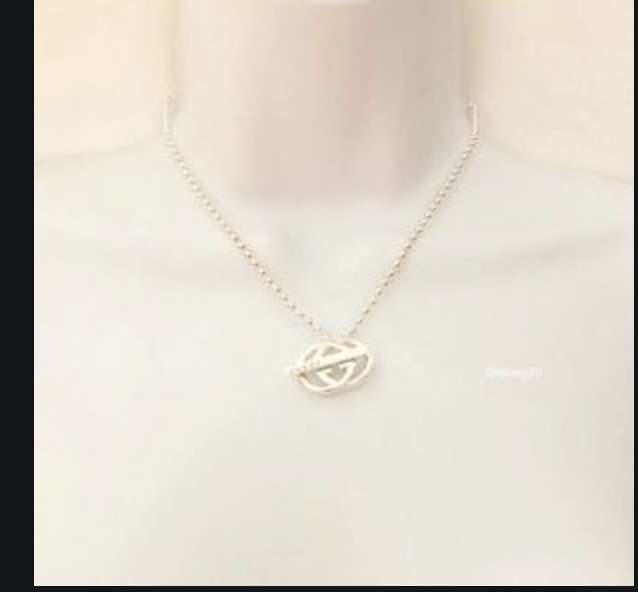 gucci britt toggle necklace